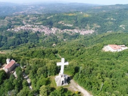 La croce: un monumento visibile da lontano