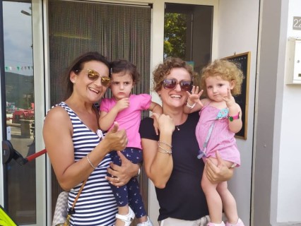 Patty e Tina augurano a tutti una serena domenica