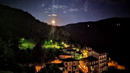 Conflenti di sera e tutta la magia della luna