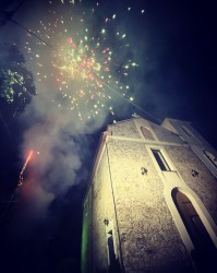 Fuochi d'artificio prima della mini-fiaccolata 2021